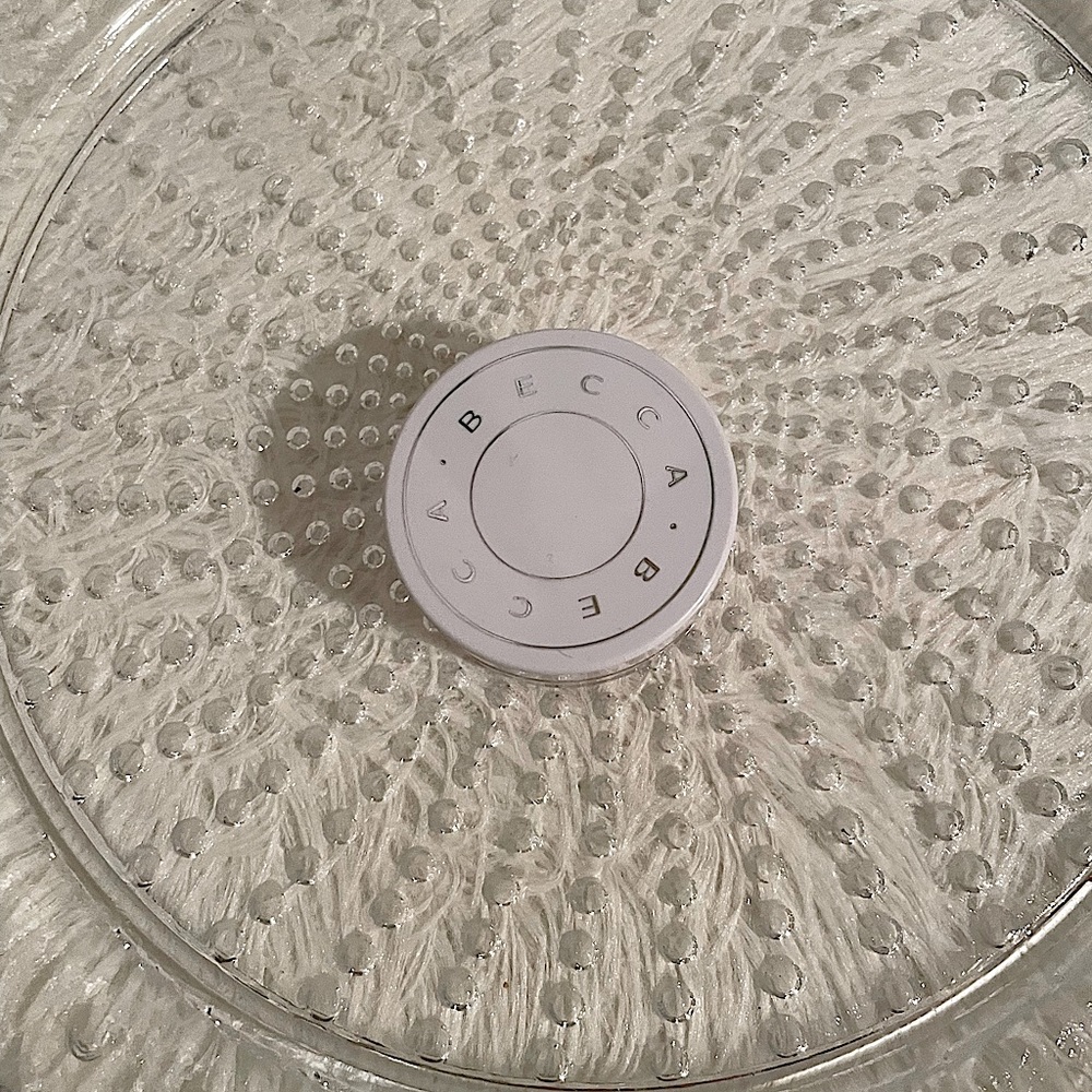 BECCA HYDRA-Mist Setting Powder - Picture 1 of 3